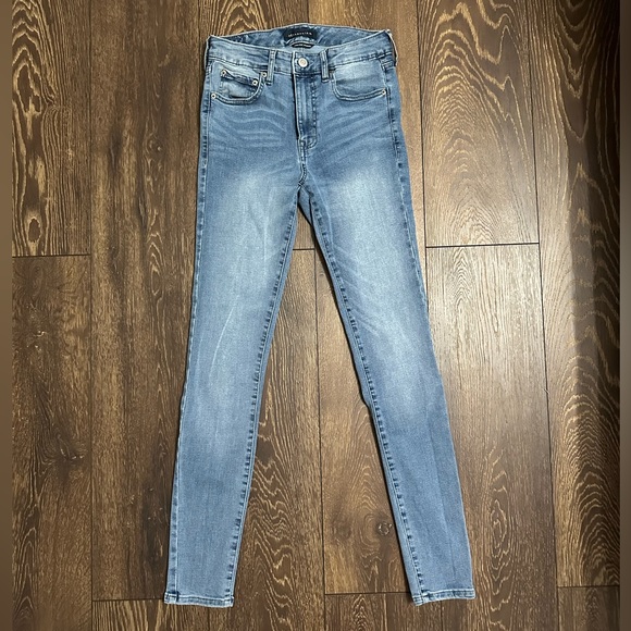Aeropostale Women’s 6 Long Jeans - Picture 3 of 6